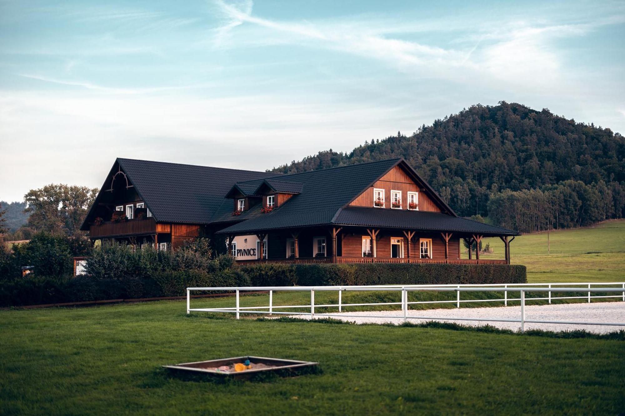 Pivnice ve Dvorci - Jítravský Dvorec Rynoltice Exterior foto